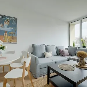 Luxurious 3br Center Apartament